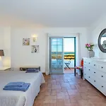 Nyaraló Nesha Paradise Tavira