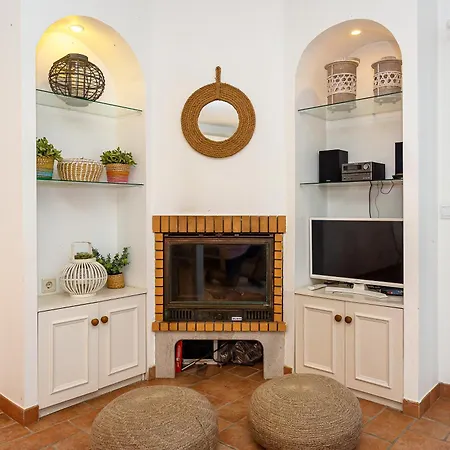 Nesha Paradise Tavira