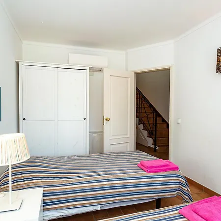 Dom wakacyjny Nesha Paradise *