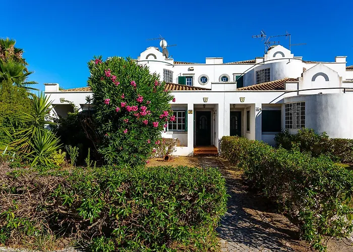 Nesha Paradise Tavira