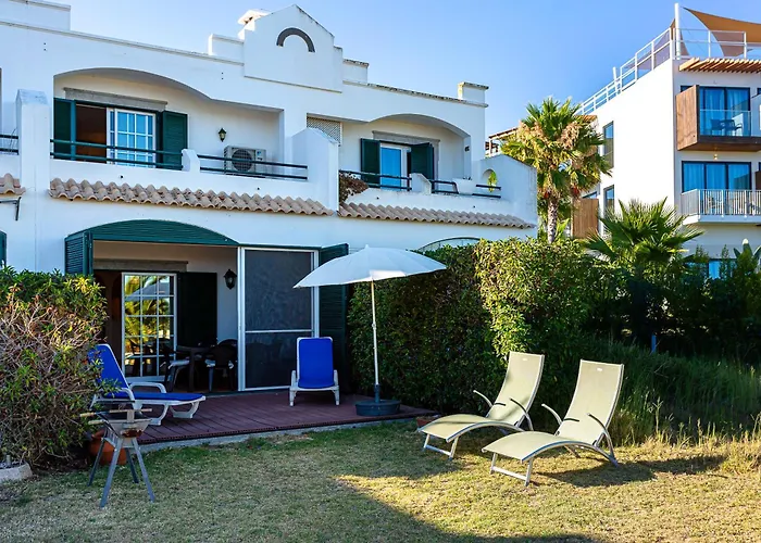 Nesha Paradise Holiday home *